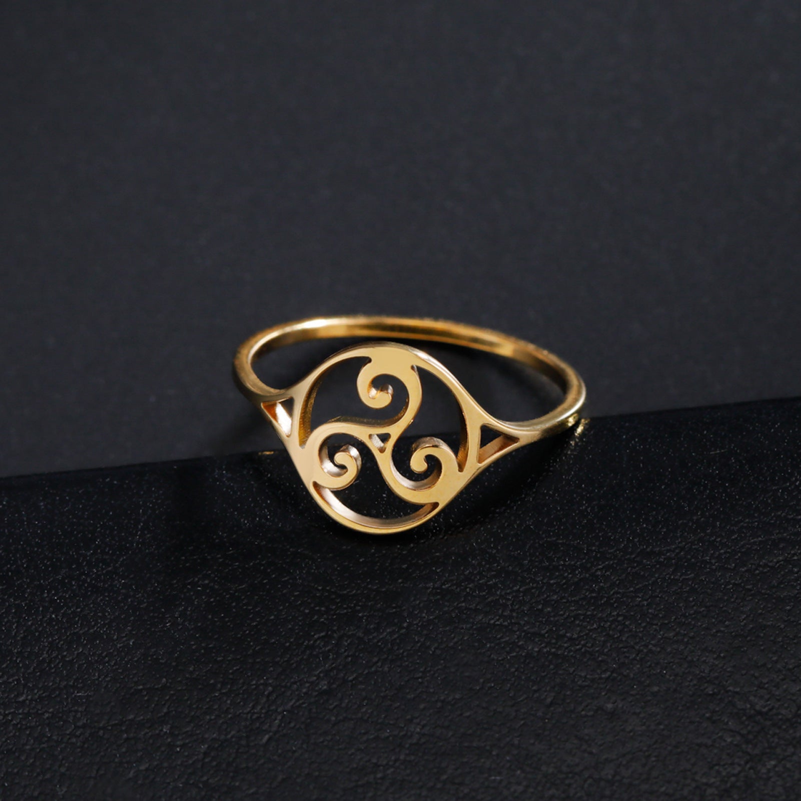 1pc Vintage Celtic Trinity Knot Ring - Interlocking Triquetra Symbol Jewelry, Stainless Steel Interlocking Rings for Men & Women, Wedding, Birthday, Everyday - Celtic Jewelry Gift For Him/her, Celtic Jewelry, Bohemian Style, Durable Jewelry