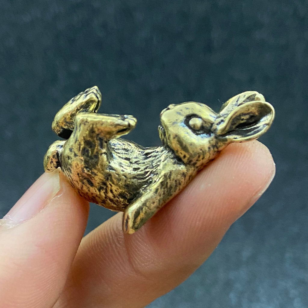 Collectible Figurines, Cute Rabbit Brass Statue | Decorative Home Desk Office Shelf Ornament, Ideal for Gifts And Colleagues, Perfect for Christmas And Easter Decorations