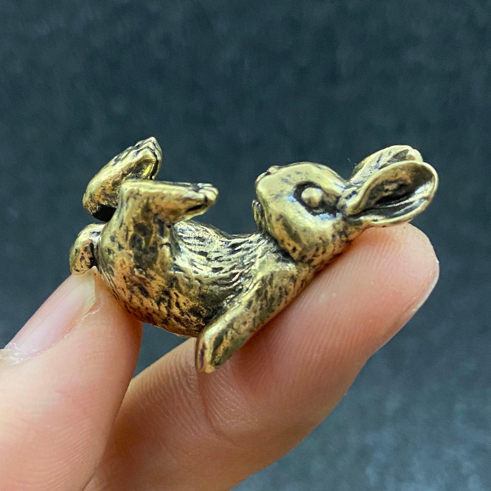 Collectible Figurines, Cute Rabbit Brass Statue | Decorative Home Desk Office Shelf Ornament, Ideal for Gifts And Colleagues, Perfect for Christmas And Easter Decorations