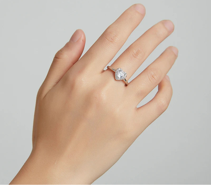 BAMOER 925 Sterling Silver Bright Love Ring Dazzling Shiny Heart Shape Crystal Finger Ring Wedding Engagement Jewelry SCR725