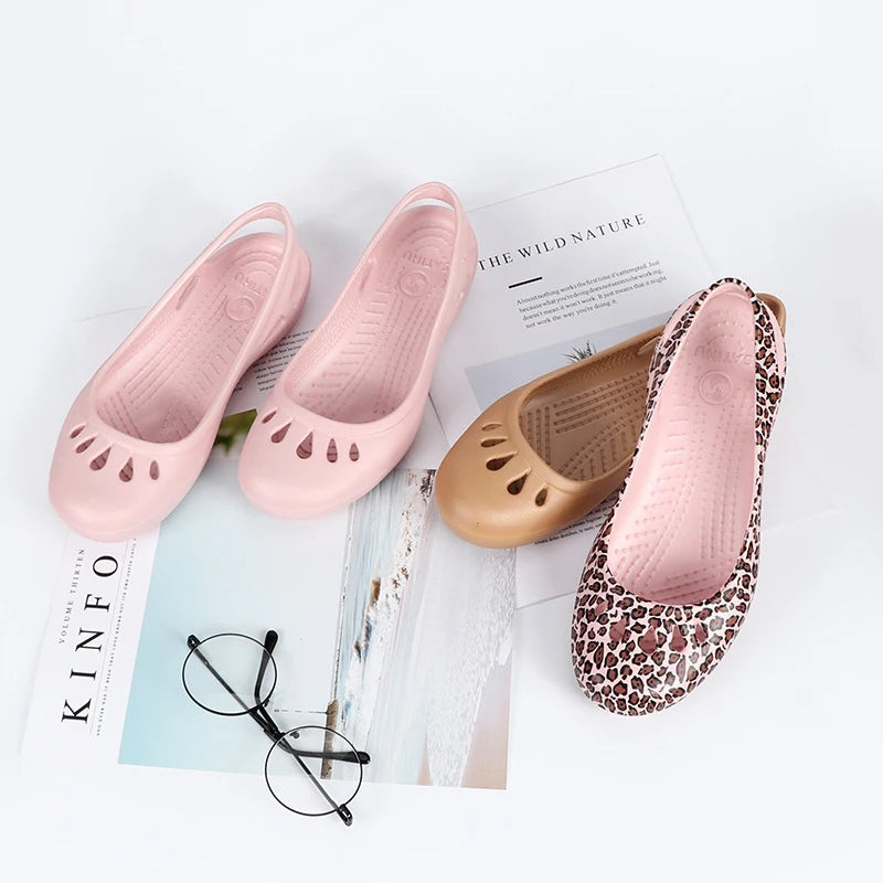 Summer New Lightweight Anti Slip Hole Shoes  Clog For Women's Flat Bottom Sandals Nurse Outdoor Beach Jelly